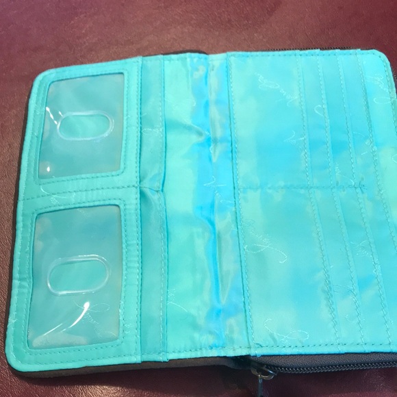 Vera Bradley - Picture 4 of 6